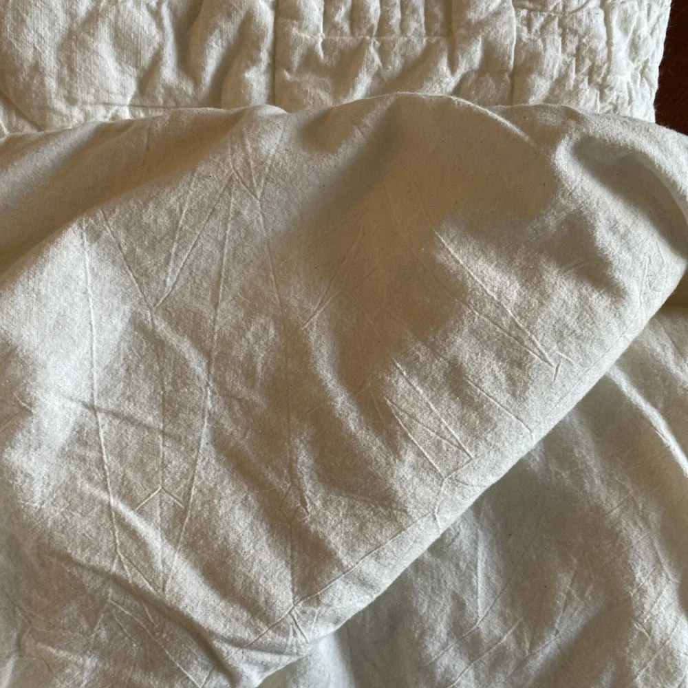 West Elm Pottery Barn white fluffy 26‎ x 26 pillow shams set of 2